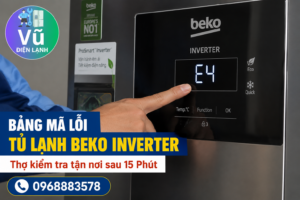 Kỹ thuật viên Vũ Điện Lạnh kiểm tra và giải thích mã lỗi E4 hiển thị trên màn hình tủ lạnh Beko Inverter cho khách hàng tại Hà Nội.
