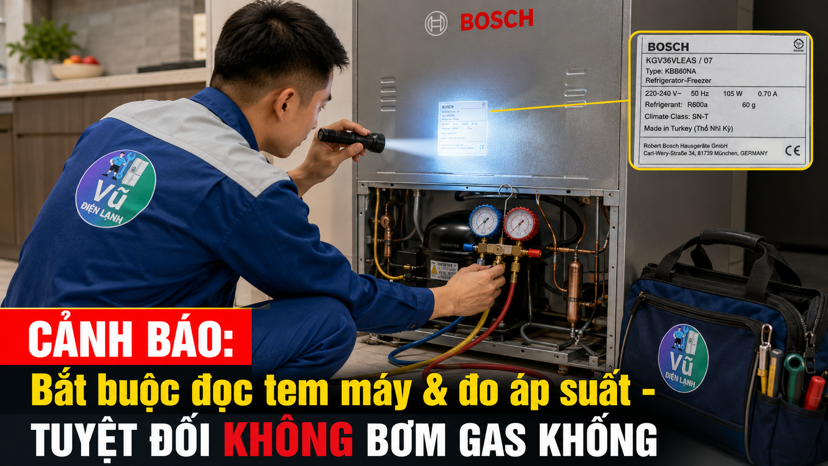 Kỹ thuật viên Vũ Điện Lạnh kiểm tra tem thông số loại gas và sử dụng đồng hồ đo áp suất để chẩn đoán chính xác hệ thống kín của tủ lạnh Bosch.