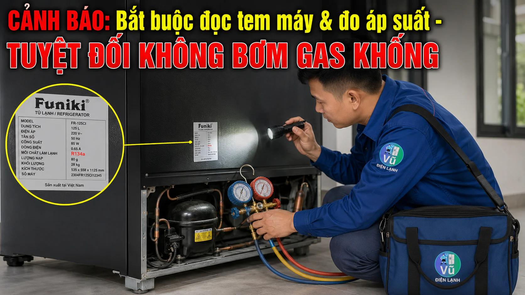 Kỹ thuật viên Vũ Điện Lạnh kiểm tra tem thông số loại gas và sử dụng đồng hồ đo áp suất để chẩn đoán chính xác hệ thống kín của tủ lạnh Funiki.