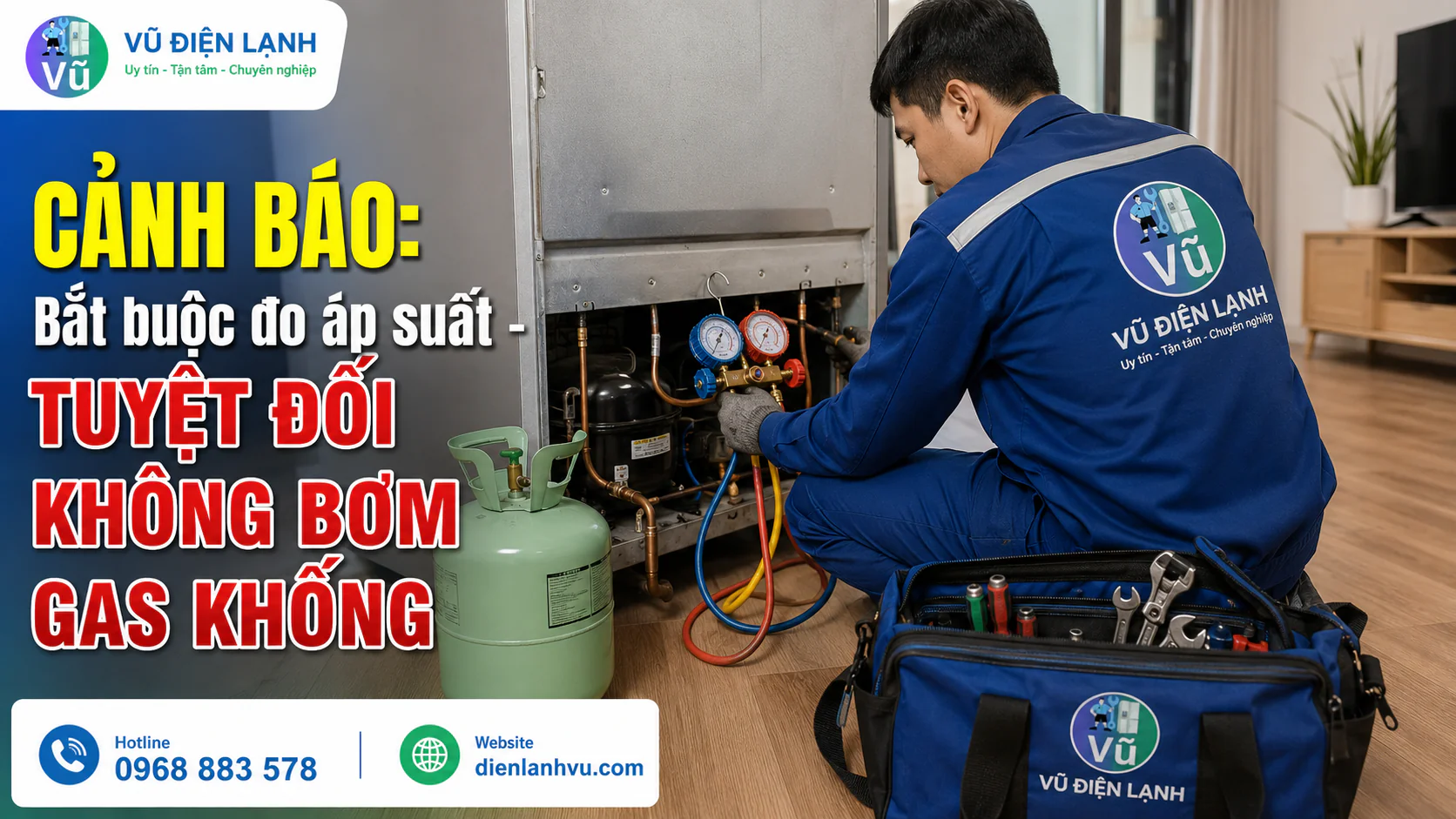 Kỹ thuật viên Vũ Điện Lạnh sử dụng đồng hồ đo áp suất chuyên dụng để kiểm tra hệ thống kín tủ lạnh LG, cam kết nói không với chiêu trò bơm gas khống.