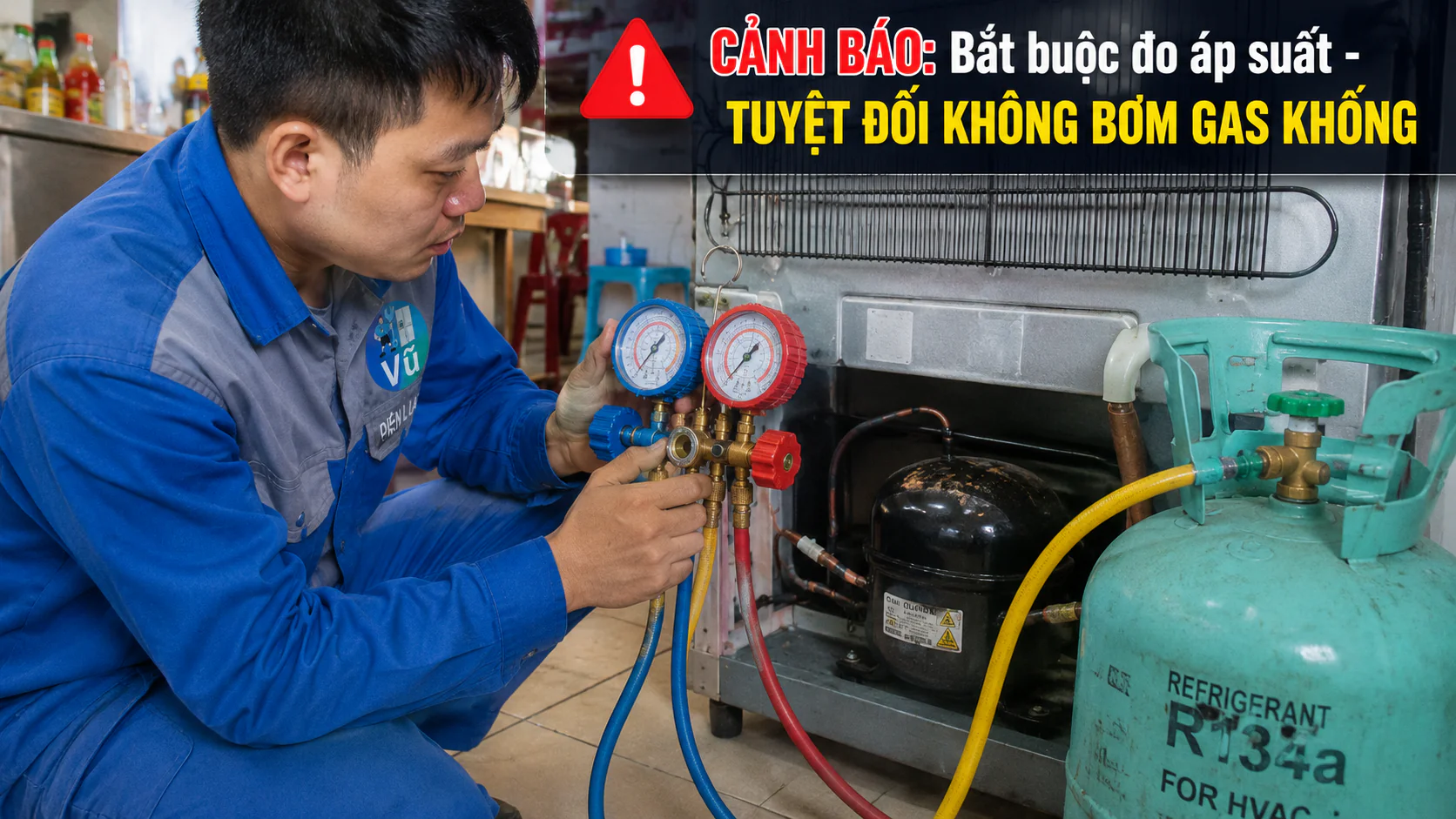 Kỹ thuật viên kiểm tra rò rỉ gas bằng đồng hồ áp suất chuyên dụng, cam kết tuyệt đối không nạp gas khống moi tiền khách hàng tại bắc từ liêm