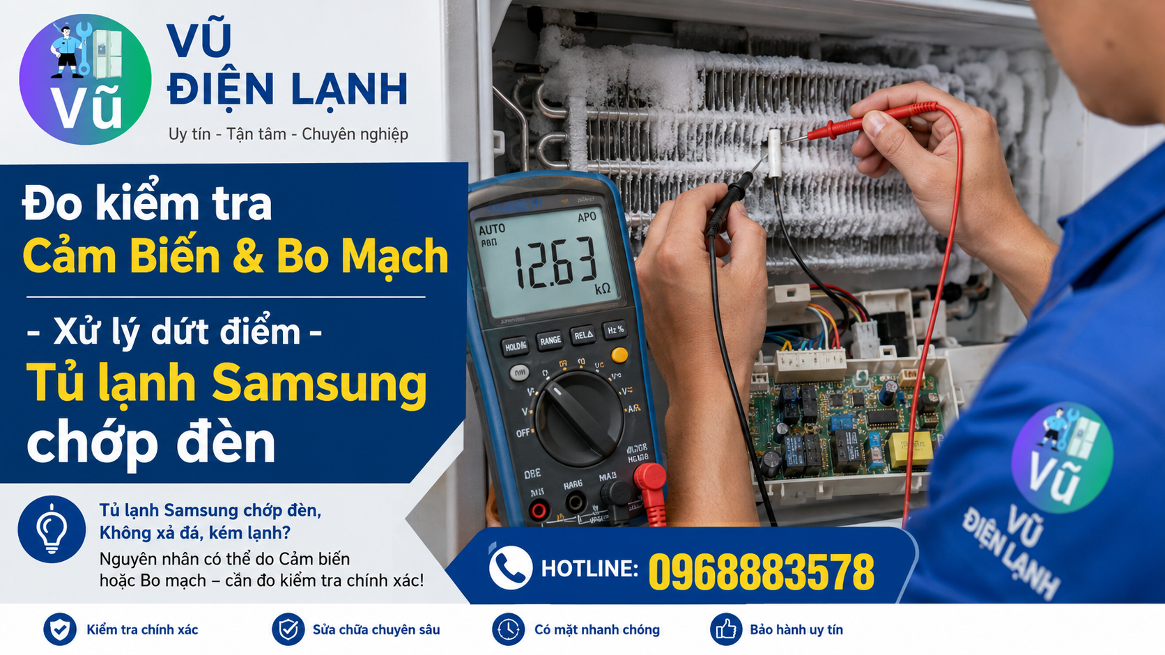 Kỹ thuật viên sử dụng đồng hồ đo điện VOM chuyên dụng để kiểm tra cảm biến rã đông và bo mạch khi tủ lạnh Samsung chớp đèn liên tục.