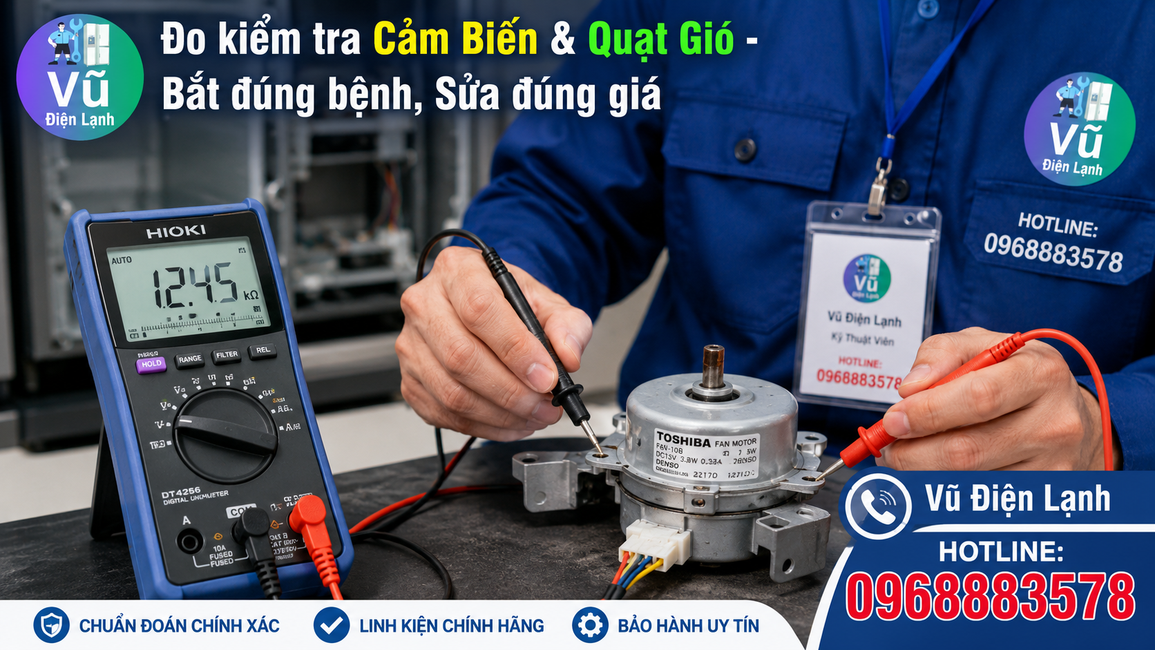 Kỹ thuật viên sử dụng đồng hồ đo điện VOM chuyên dụng để kiểm tra điện trở cảm biến khi tủ lạnh Toshiba báo mã lỗi hệ H.