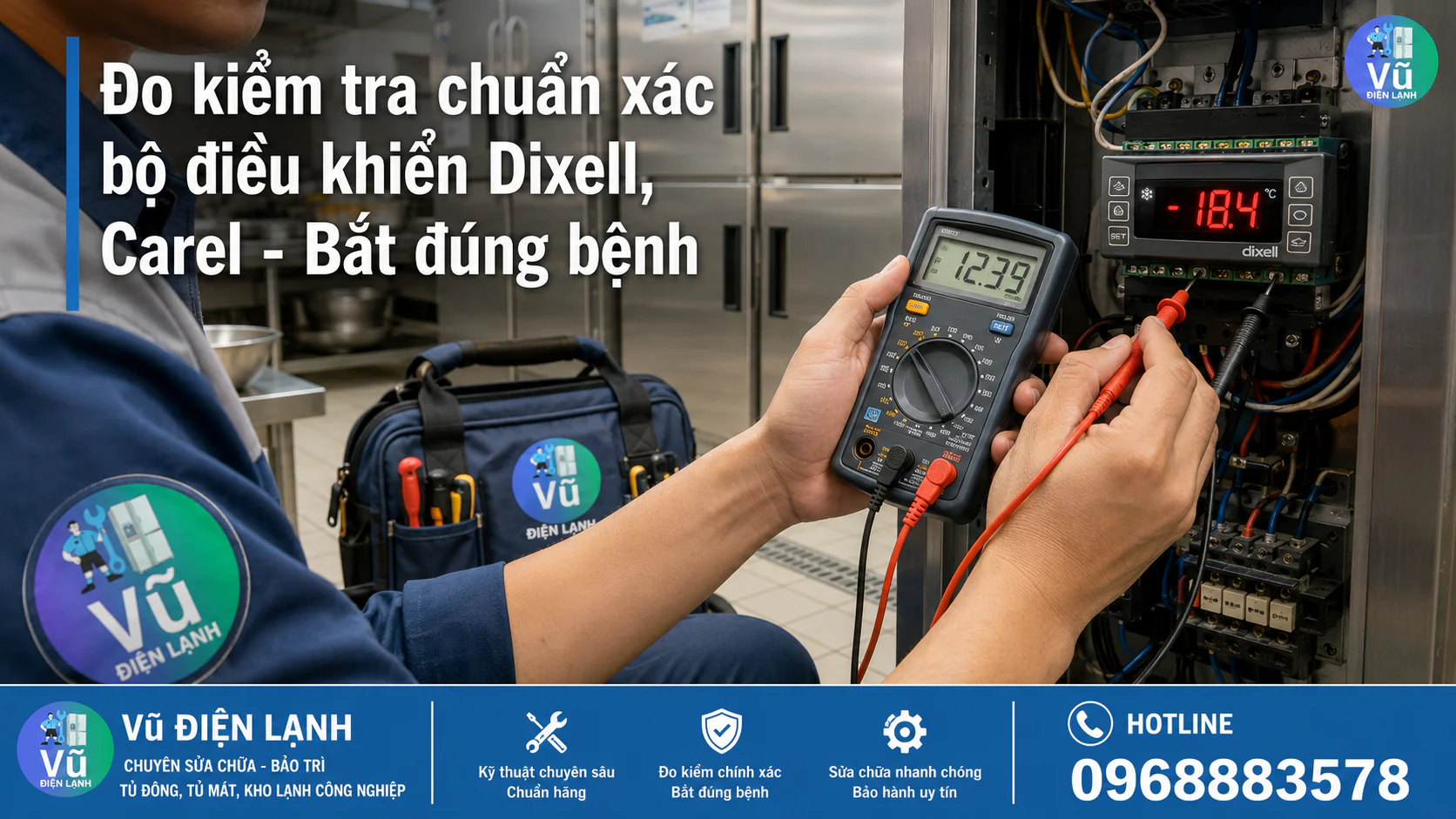Thợ kỹ thuật sử dụng đồng hồ đo điện tử để kiểm tra và xử lý mã lỗi trên bộ điều khiển Dixell của tủ lạnh công nghiệp.