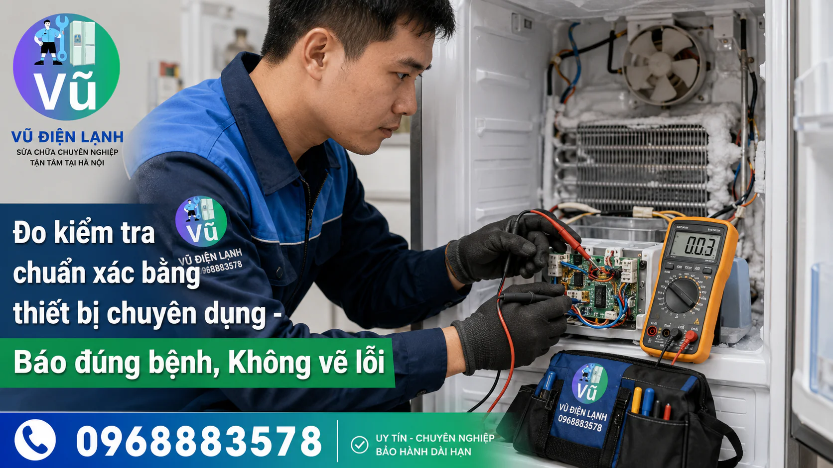 Thợ sửa tủ lạnh sử dụng đồng hồ đo điện chuyên dụng để kiểm tra chính xác nguyên nhân lỗi, tránh tình trạng báo sai bệnh cho khách hàng.