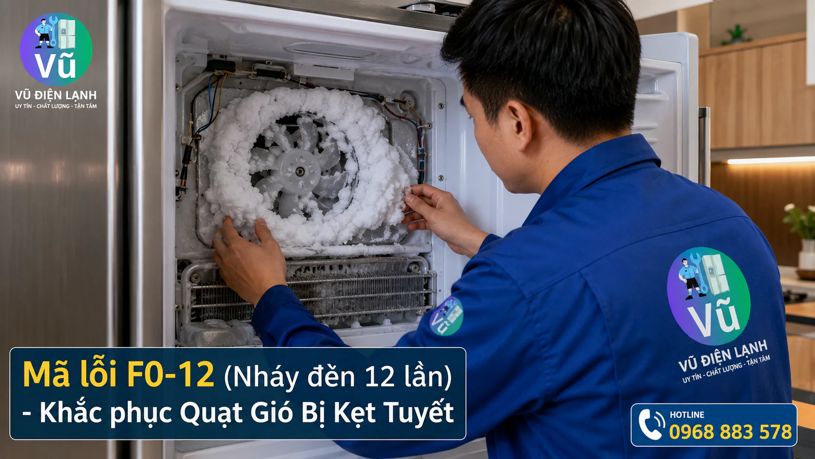 Thợ sửa chữa kiểm tra cánh quạt gió ngăn đông bị kẹt cứng do tuyết bám, nguyên nhân gây ra mã lỗi F0-12 trên tủ lạnh Hitachi.