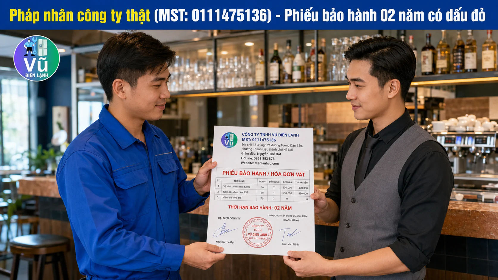 Quản lý nhà hàng nhận phiếu bảo hành 02 năm có đóng dấu mộc đỏ pháp nhân của Công ty TNHH Vũ Điện Lạnh sau khi sửa xong hệ thống tủ bia.