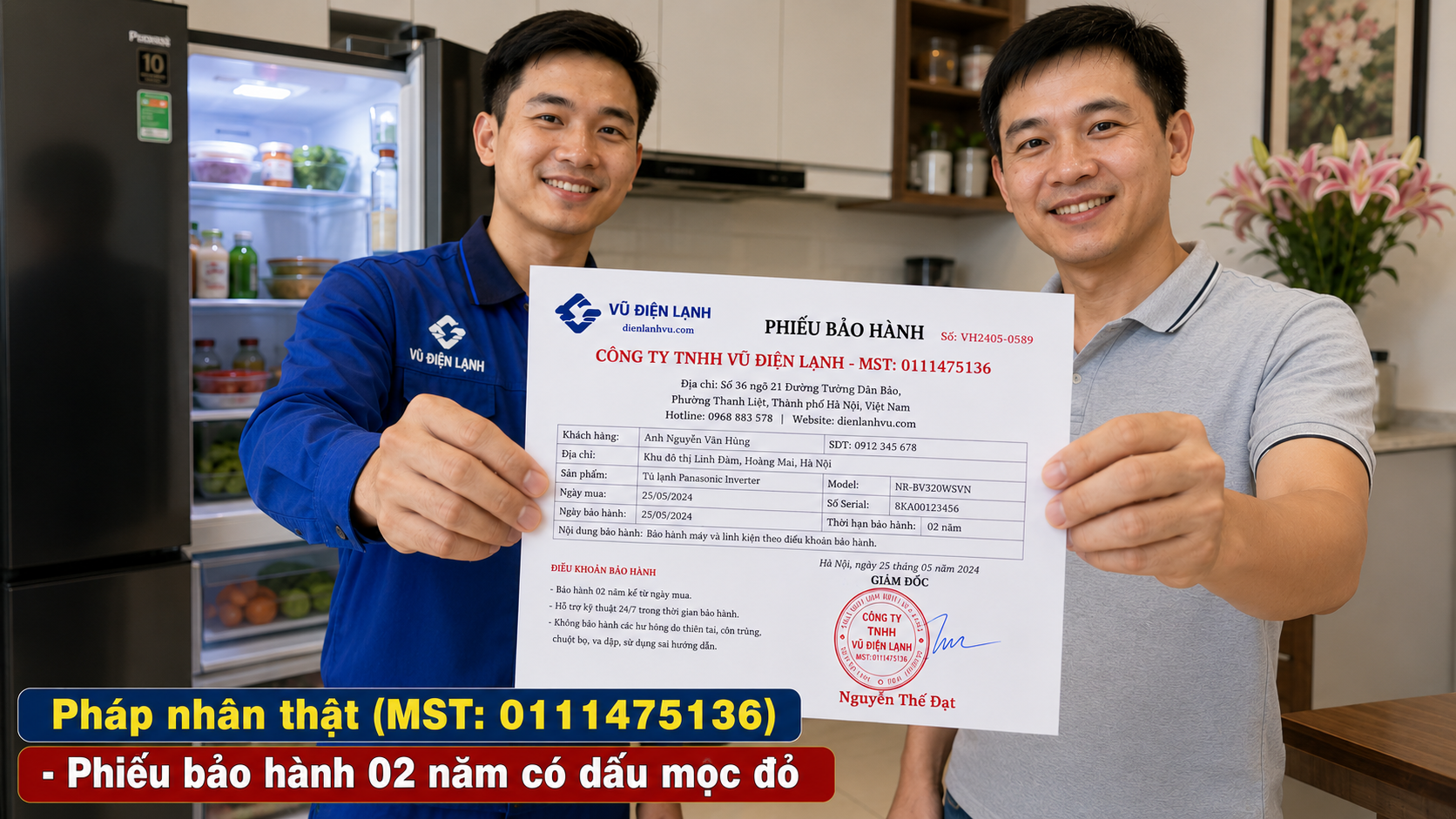 Khách hàng kiểm tra và nhận phiếu bảo hành 02 năm có đóng dấu mộc đỏ pháp nhân của Công ty TNHH Vũ Điện Lạnh sau khi sửa lỗi tủ lạnh không lạnh.