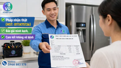 Khách hàng nhận phiếu bảo hành có đóng dấu mộc đỏ pháp nhân của Vũ Điện Lạnh sau khi đồng ý phương án sửa tủ lạnh tại nhà.