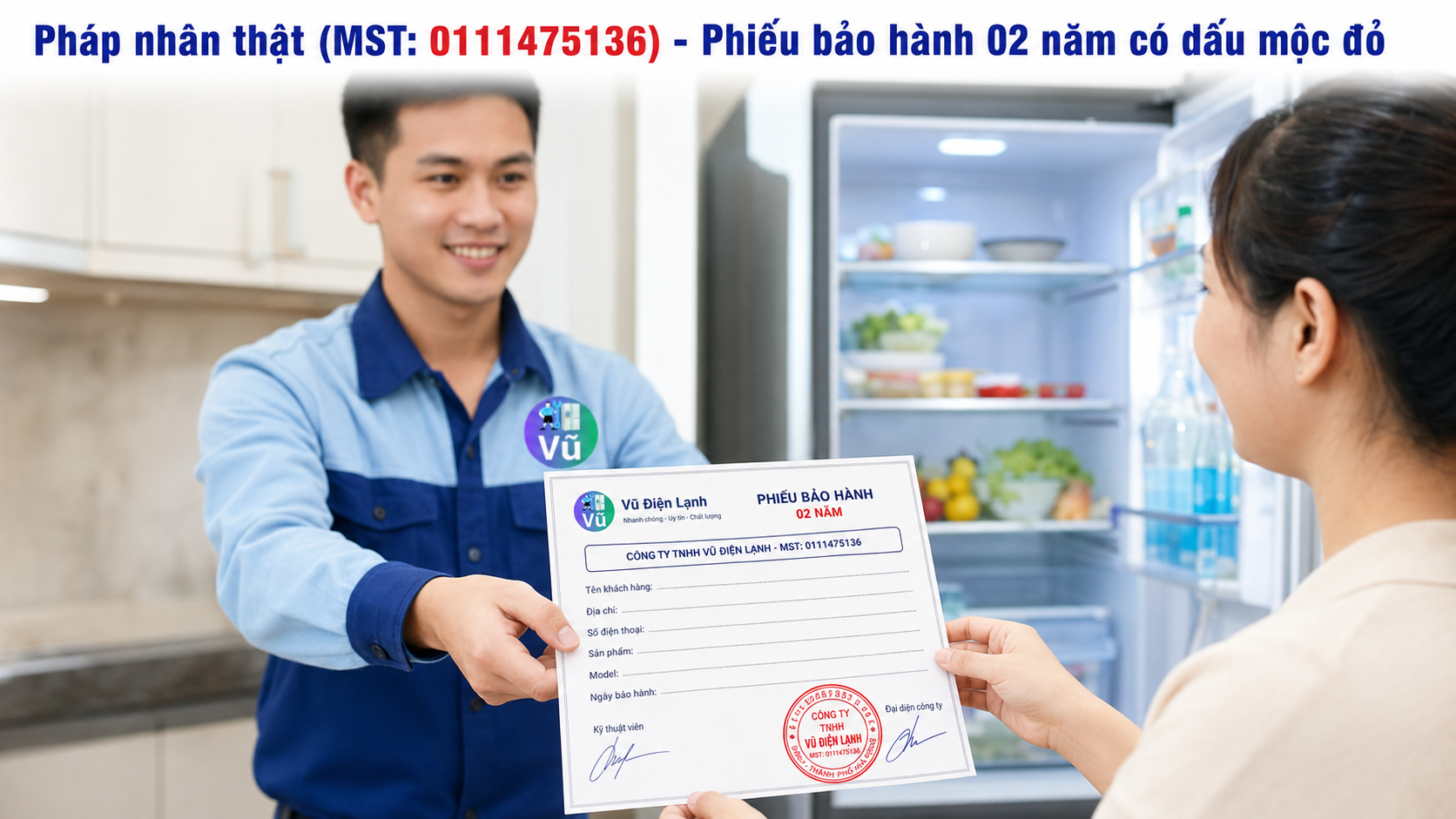 Khách hàng nhận phiếu bảo hành có đóng dấu đỏ của pháp nhân Vũ Điện Lạnh sau khi sửa dứt điểm lỗi tủ lạnh đóng tuyết.