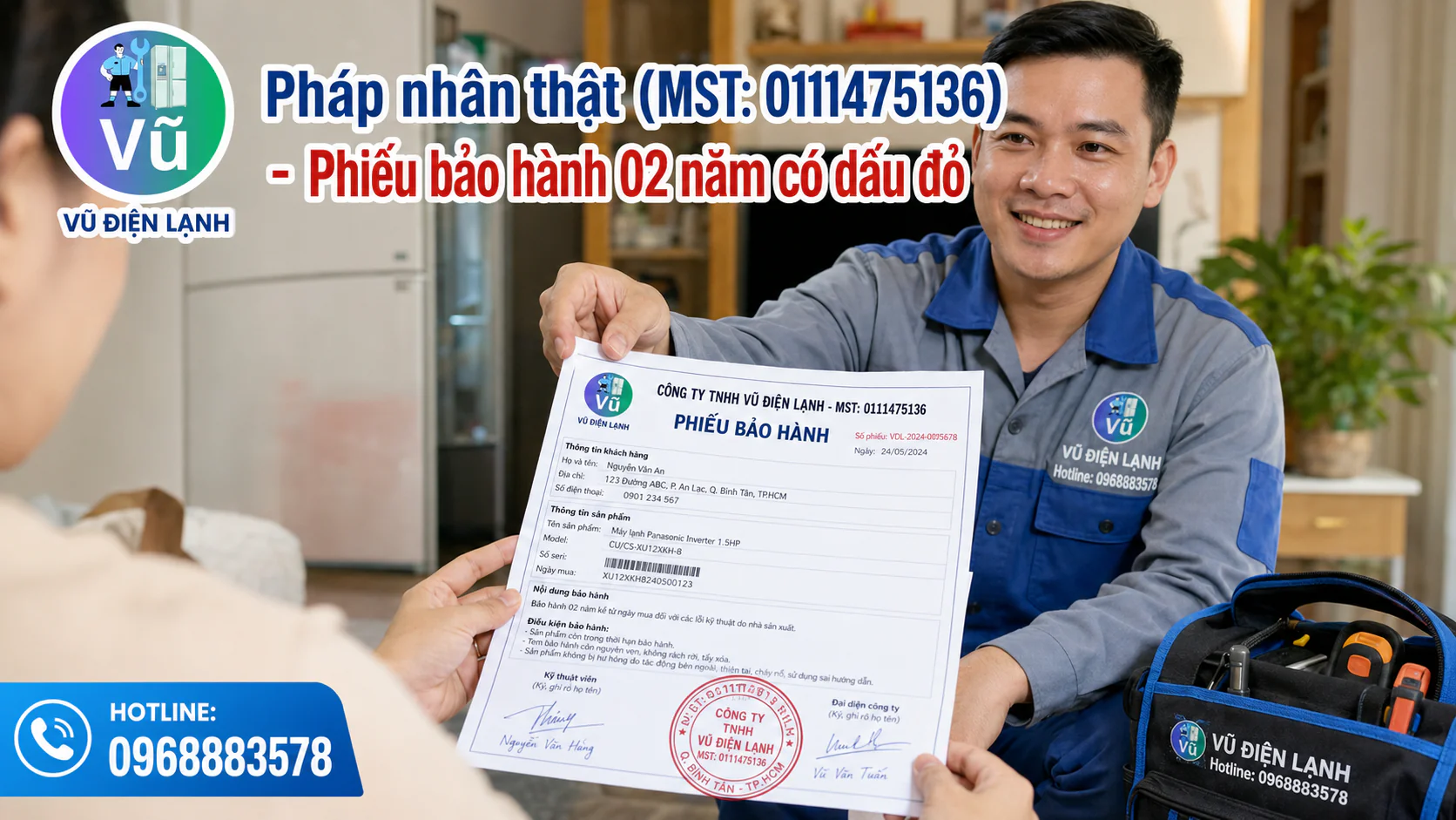 Thợ sửa chữa sử dụng đồng hồ đo điện tử chuyên dụng để kiểm tra chính xác nguyên nhân tủ lạnh Electrolux báo mã lỗi SY EF, SY CE trên màn hình.