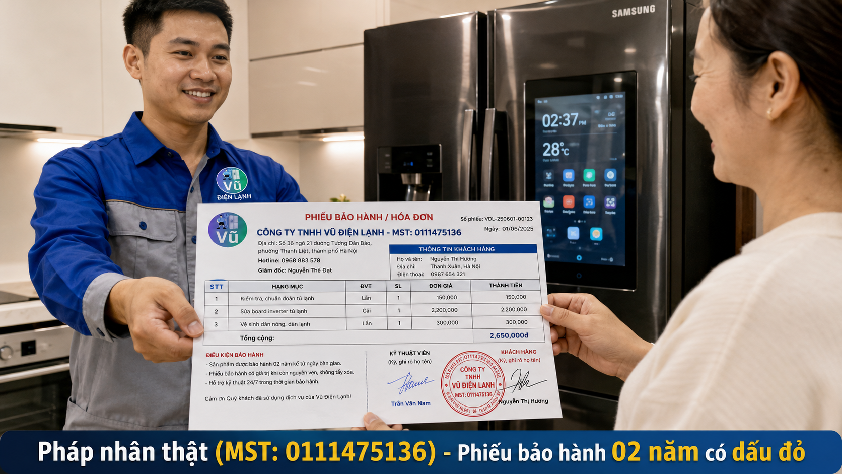 Khách hàng nhận phiếu bảo hành 02 năm có đóng dấu mộc đỏ pháp nhân của Công ty TNHH Vũ Điện Lạnh sau khi sửa xong tủ lạnh Side by Side.