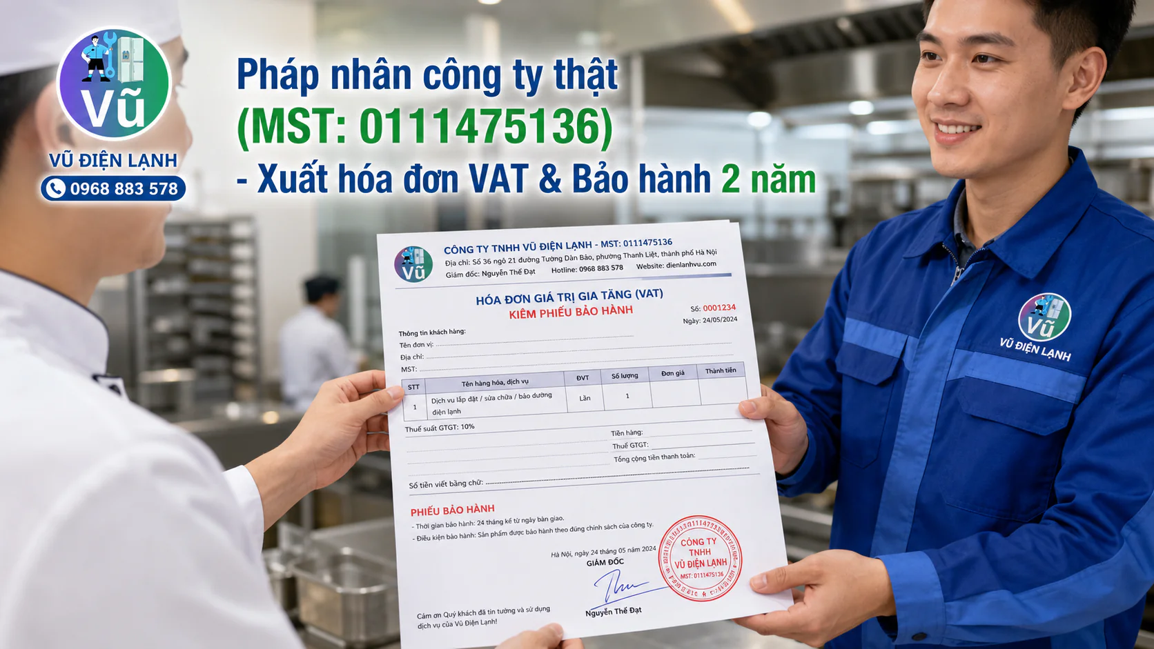 Quản lý nhà hàng nhận phiếu bảo hành 2 năm có đóng dấu mộc đỏ pháp nhân của Công ty TNHH Vũ Điện Lạnh sau khi sửa xong tủ đông công nghiệp.
