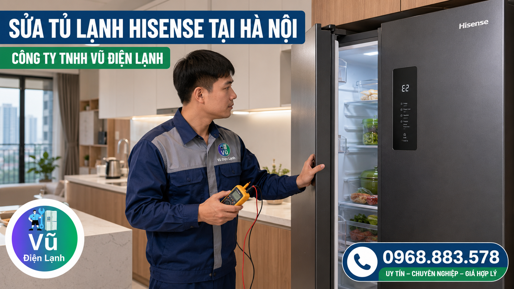 Kỹ thuật viên Công ty Vũ Điện Lạnh đang kiểm tra sửa chữa tủ lạnh Hisense Side by Side tại nhà khách hàng ở Hà Nội.