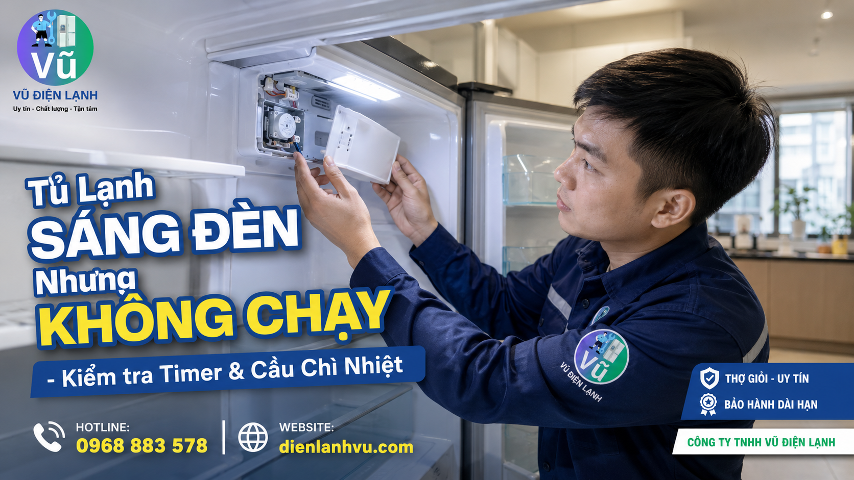 Kỹ thuật viên tháo kiểm tra đồng hồ thời gian (timer) và cầu chì nhiệt khi tủ lạnh gặp hiện tượng sáng đèn nhưng lốc không chạy.