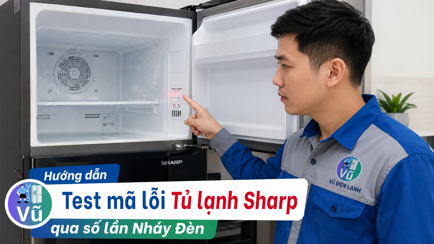Kỹ thuật viên hướng dẫn cách đếm số lần nháy đèn trên tủ lạnh Sharp để test mã lỗi và xác định nguyên nhân hư hỏng.