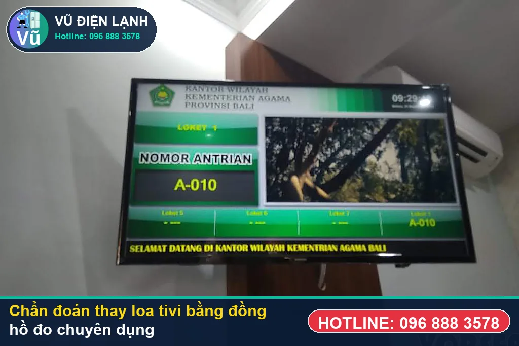 Thợ Vũ Điện Lạnh dùng đồng hồ vạn năng đo kiểm bo nguồn, T-Con và đèn LED nền khi xử lý thay loa tivi