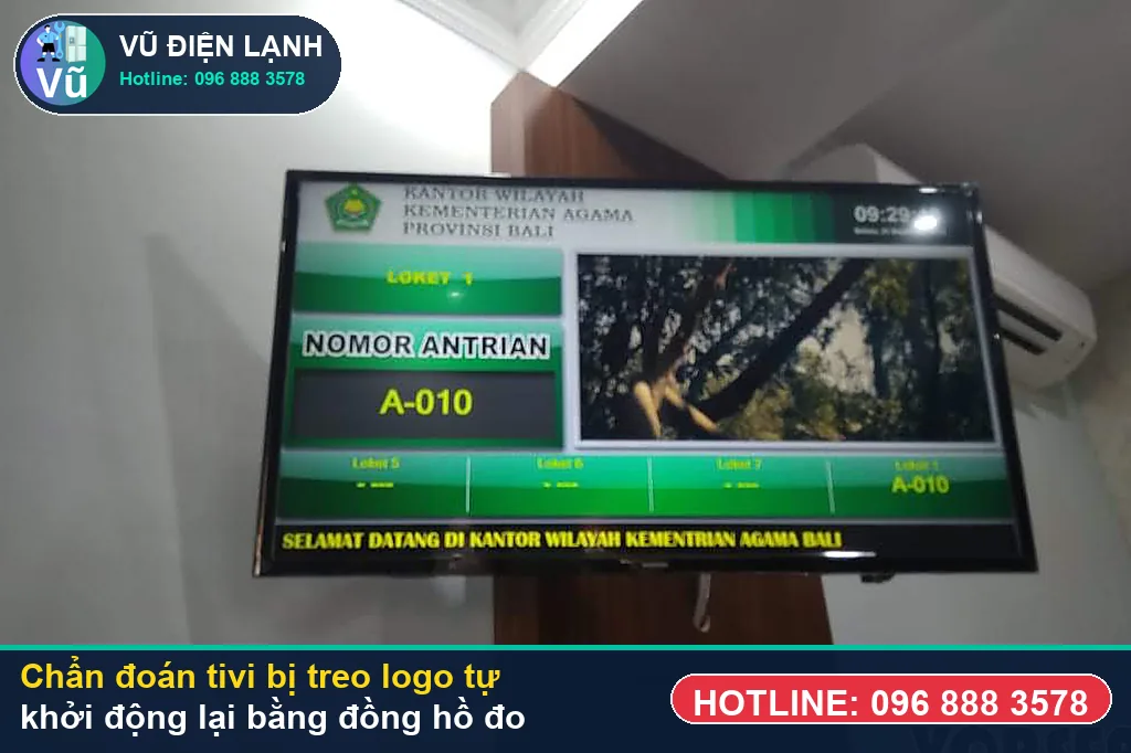 Thợ Vũ Điện Lạnh dùng đồng hồ vạn năng đo kiểm bo nguồn, T-Con và đèn LED nền khi xử lý tivi bị treo logo tự khởi động lại