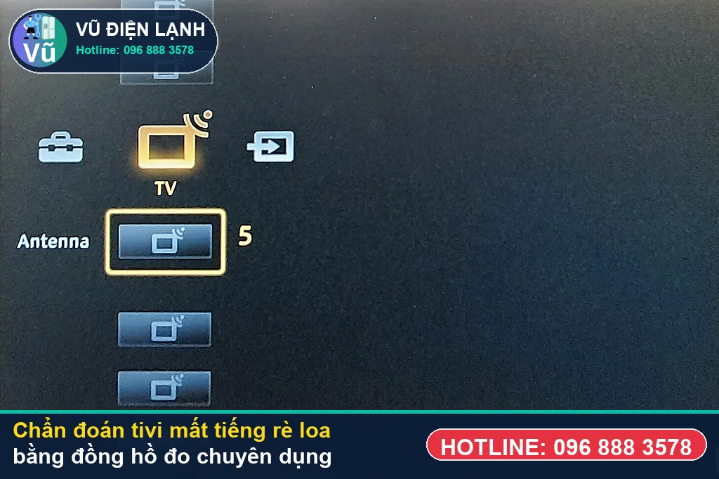 Thợ Vũ Điện Lạnh dùng đồng hồ vạn năng đo kiểm bo nguồn, T-Con và đèn LED nền khi xử lý tivi mất tiếng rè loa