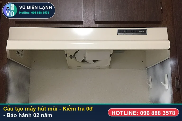 Kỹ thuật viên Vũ Điện Lạnh kiểm tra miễn phí 0đ và thực hiện cấu tạo máy hút mùi tại nhà Hà Nội