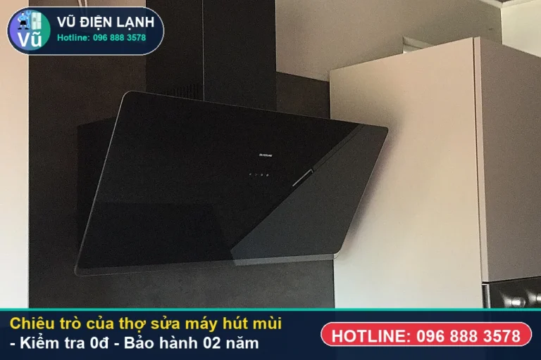 Kỹ thuật viên Vũ Điện Lạnh kiểm tra miễn phí 0đ và thực hiện chiêu trò của thợ sửa máy hút mùi tại nhà Hà Nội