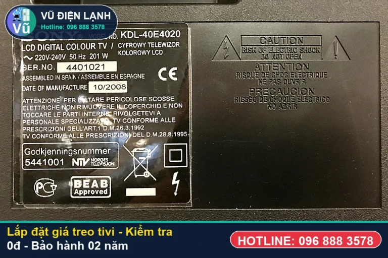 Kỹ thuật viên Vũ Điện Lạnh kiểm tra miễn phí 0đ và thực hiện lắp đặt giá treo tivi tại nhà Hà Nội