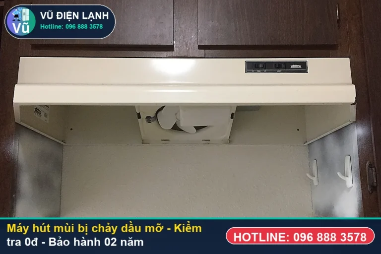 Kỹ thuật viên Vũ Điện Lạnh kiểm tra miễn phí 0đ và thực hiện máy hút mùi bị chảy dầu mỡ tại nhà Hà Nội