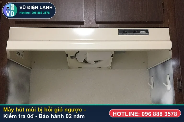 Kỹ thuật viên Vũ Điện Lạnh kiểm tra miễn phí 0đ và thực hiện máy hút mùi bị hồi gió ngược tại nhà Hà Nội