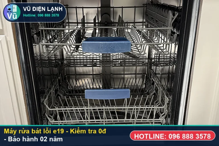 Kỹ thuật viên Vũ Điện Lạnh kiểm tra miễn phí 0đ và thực hiện máy rửa bát lỗi e19 tại nhà Hà Nội