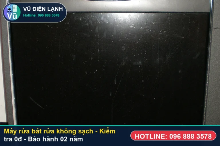 Kỹ thuật viên Vũ Điện Lạnh kiểm tra miễn phí 0đ và thực hiện máy rửa bát rửa không sạch tại nhà Hà Nội