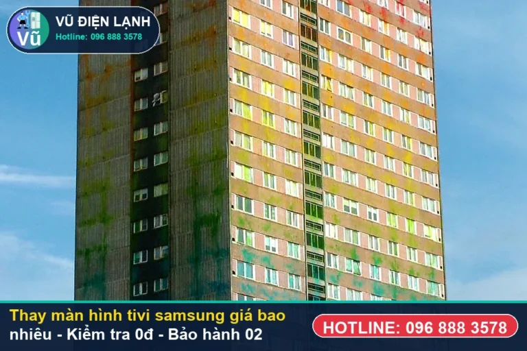 Kỹ thuật viên Vũ Điện Lạnh kiểm tra miễn phí 0đ và thực hiện thay màn hình tivi samsung giá bao nhiêu tại nhà Hà Nội