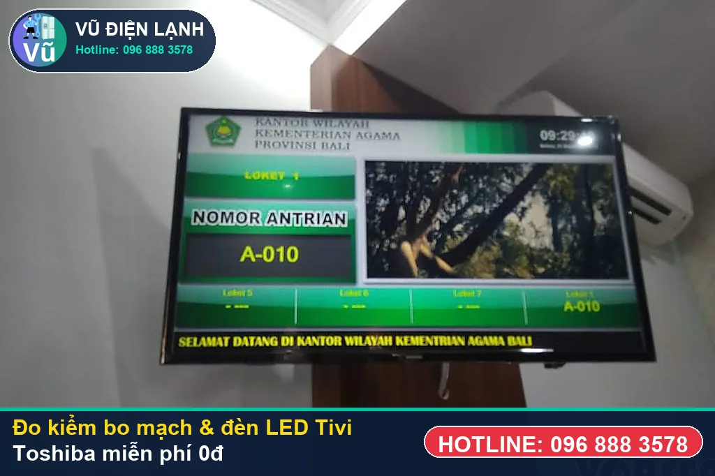 Thợ Vũ Điện Lạnh dùng đồng hồ vạn năng đo kiểm linh kiện khi sửa tivi toshiba tại nhà