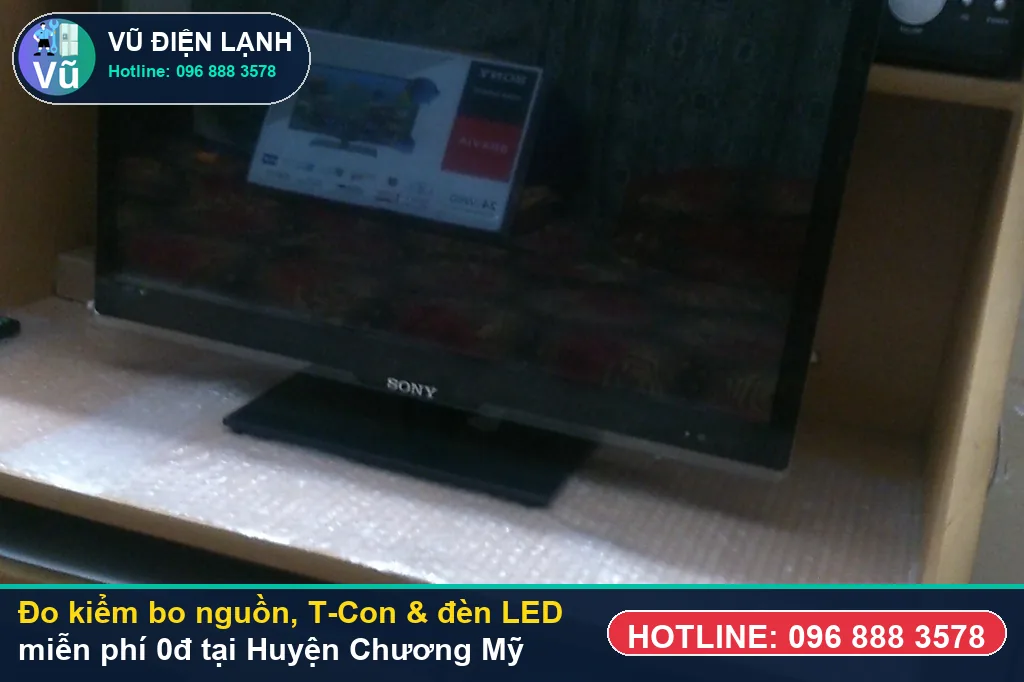 Thợ Vũ Điện Lạnh dùng đồng hồ vạn năng đo kiểm bo nguồn, bo T-Con và đèn LED nền khi sửa tivi tại chương mỹ ở KĐT Lộc Ninh Singashine