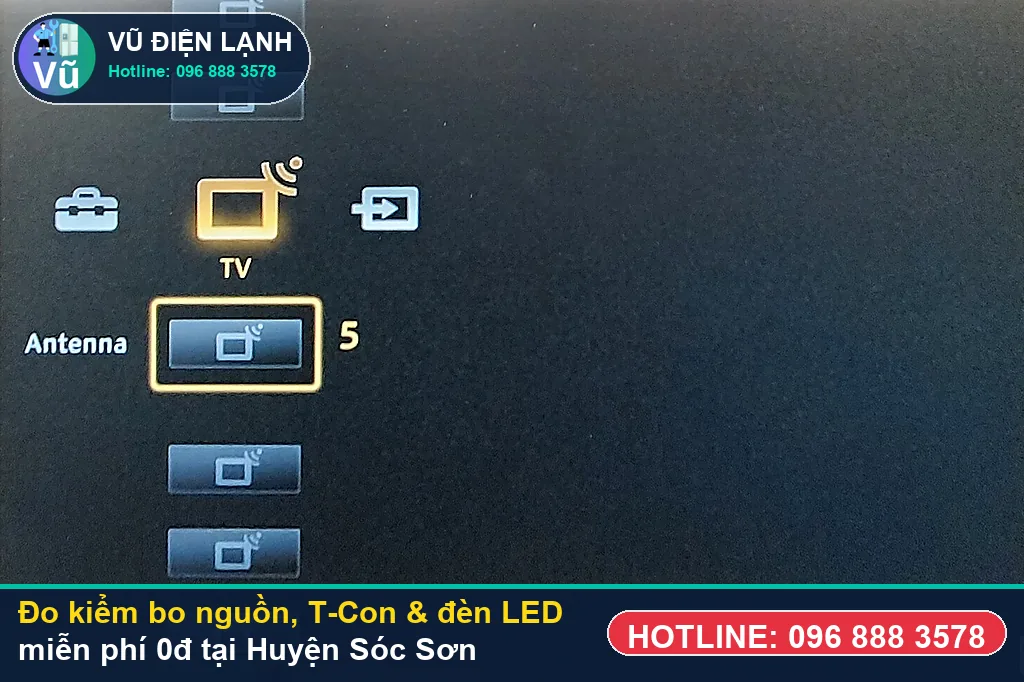 Thợ Vũ Điện Lạnh dùng đồng hồ vạn năng đo kiểm bo nguồn, bo T-Con và đèn LED nền khi sửa tivi tại sóc sơn ở Ngã ba Phù Lỗ