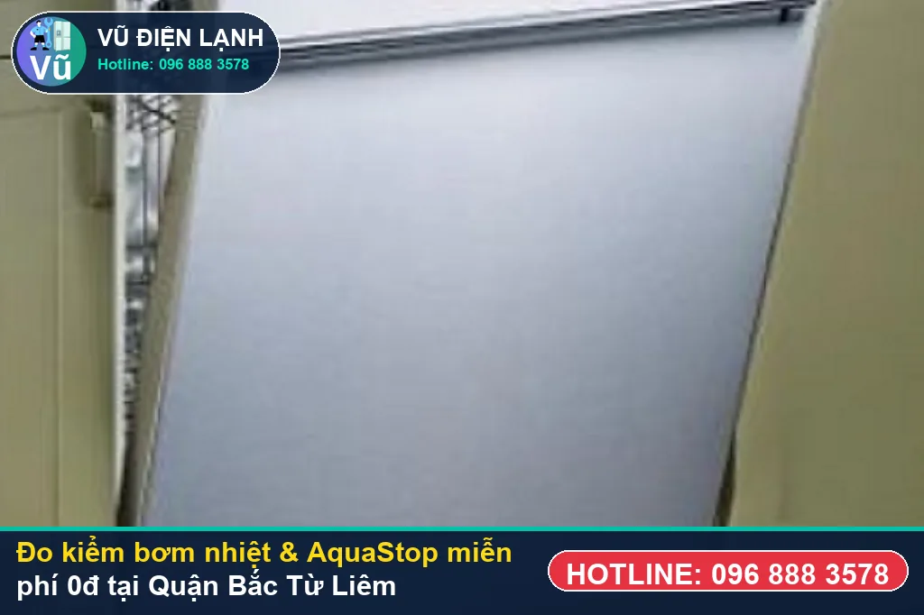 Thợ Vũ Điện Lạnh dùng đồng hồ vạn năng đo kiểm bơm nhiệt, bơm xả và van AquaStop khi sửa máy rửa bát tại bắc từ liêm ở KĐT Thành phố Giao Lưu