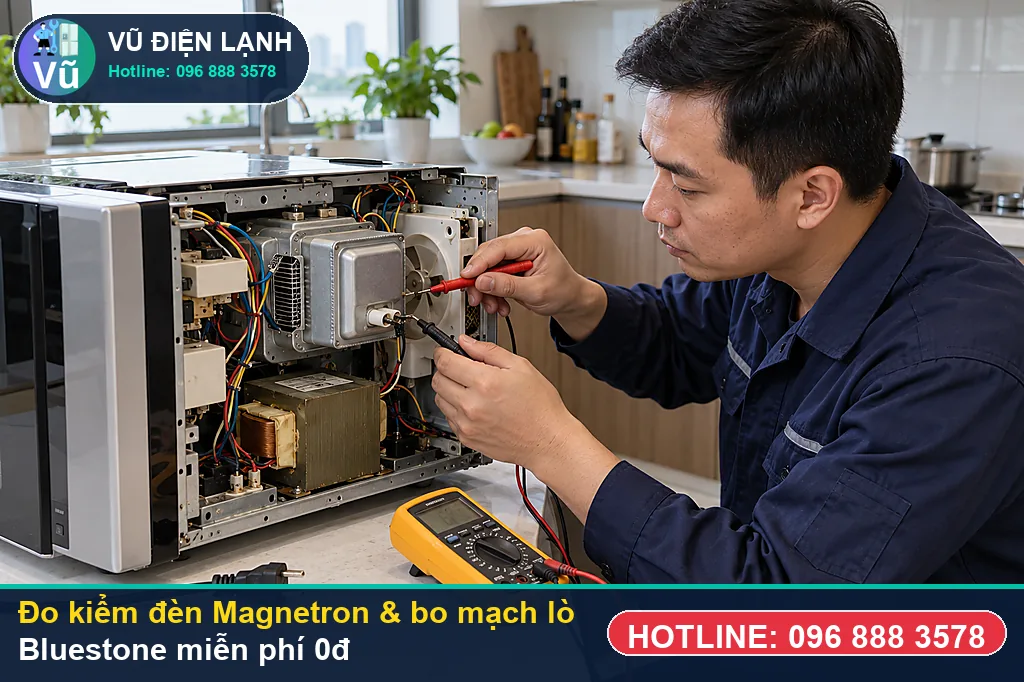 Thợ Vũ Điện Lạnh dùng đồng hồ vạn năng đo kiểm linh kiện khi sửa lò vi sóng bluestone tại nhà