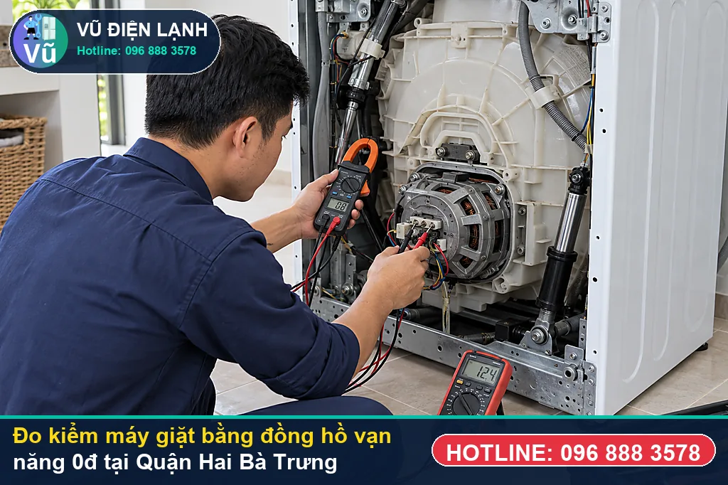 Thợ Vũ Điện Lạnh dùng đồng hồ vạn năng đo kiểm van cấp, bơm xả và bo mạch khi sửa máy giặt quận hai bà trưng ở Đại đô thị Vinhomes Times City & Park Hill (458 Minh Khai), Imperia Sky Garden 423 Minh Khai
