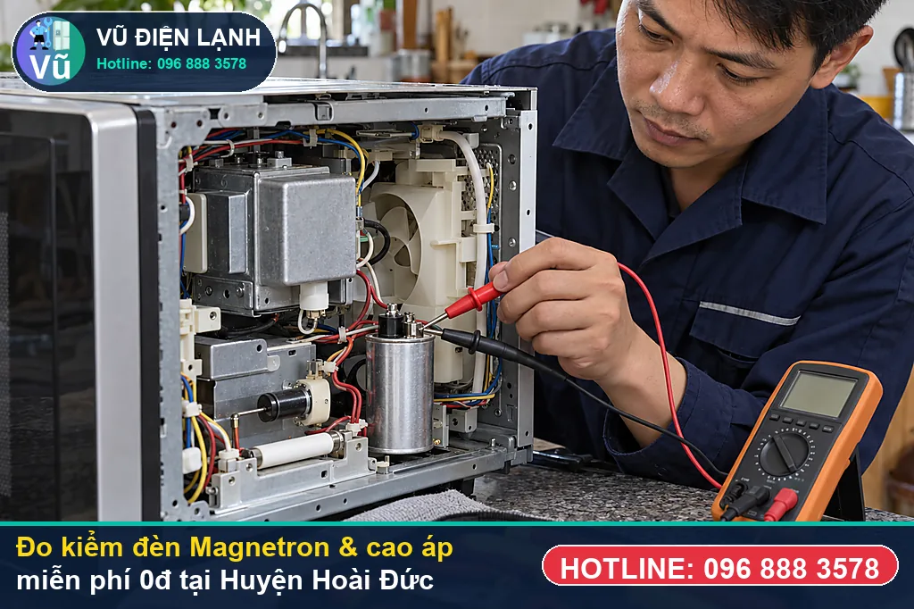 Thợ Vũ Điện Lạnh dùng đồng hồ vạn năng đo kiểm đèn Magnetron, tụ 2100V và cầu chì 5kV khi sửa lò vi sóng tại hoài đức ở KĐT Bắc An Khánh (Splendora), KĐT Nam An Khánh