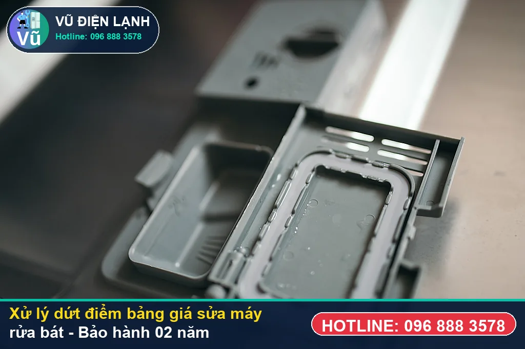 Hoàn tất xử lý bảng giá sửa máy rửa bát, chạy thử nước nóng 70 độ và bàn giao phiếu bảo hành 02 năm Vũ Điện Lạnh