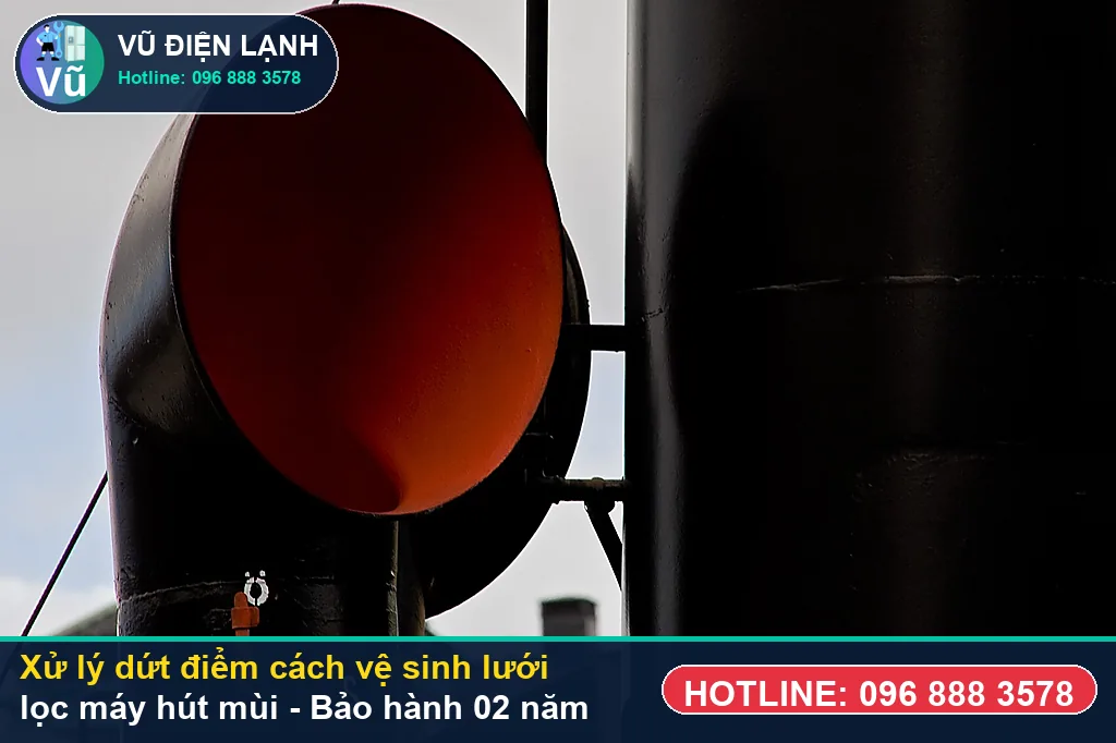 Hoàn tất xử lý cách vệ sinh lưới lọc máy hút mùi, kiểm tra lưu lượng gió hút khỏe và bàn giao phiếu bảo hành 02 năm Vũ Điện Lạnh