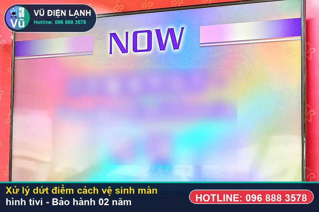 Hoàn tất xử lý cách vệ sinh màn hình tivi, kiểm tra hình ảnh 4K sắc nét và bàn giao phiếu bảo hành 02 năm Vũ Điện Lạnh