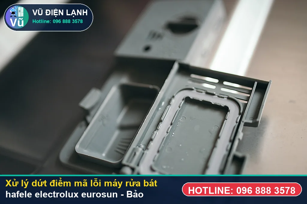 Hoàn tất xử lý mã lỗi máy rửa bát hafele electrolux eurosun, chạy thử nước nóng 70 độ và bàn giao phiếu bảo hành 02 năm Vũ Điện Lạnh
