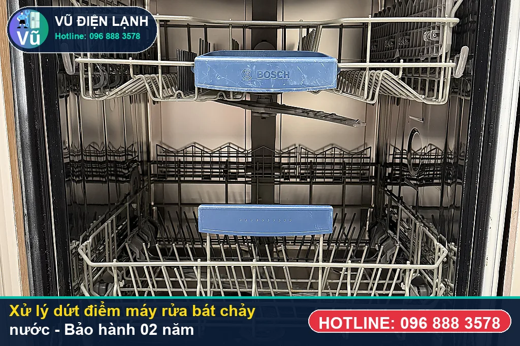 Hoàn tất xử lý máy rửa bát chảy nước, chạy thử nước nóng 70 độ và bàn giao phiếu bảo hành 02 năm Vũ Điện Lạnh