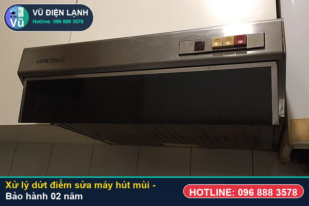 Hoàn tất xử lý sửa máy hút mùi, kiểm tra lưu lượng gió hút khỏe và bàn giao phiếu bảo hành 02 năm Vũ Điện Lạnh
