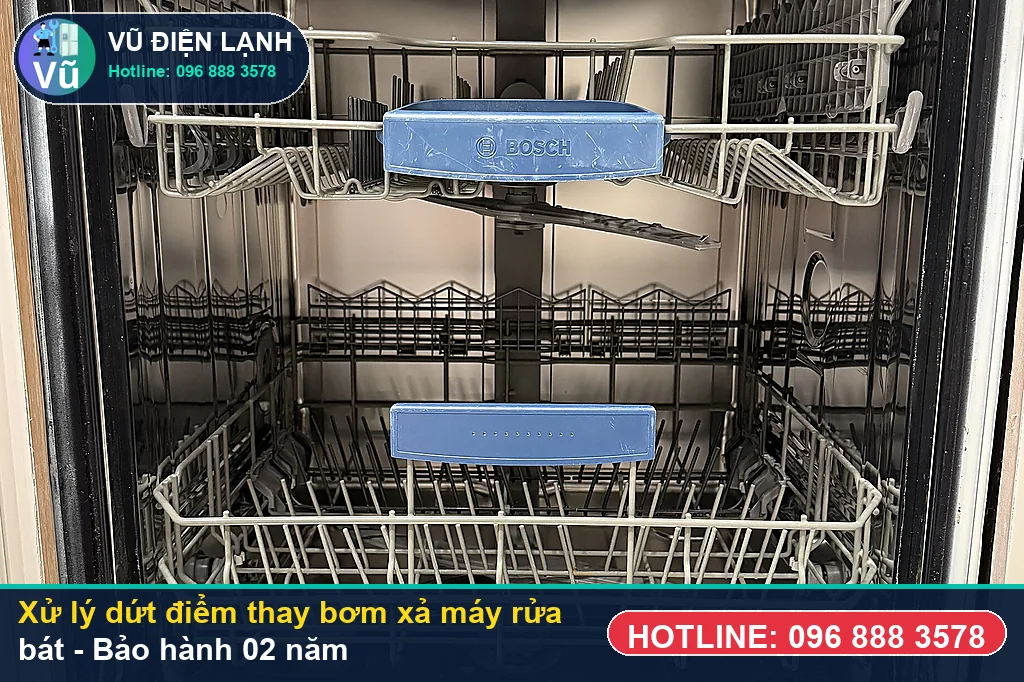 Hoàn tất xử lý thay bơm xả máy rửa bát, chạy thử nước nóng 70 độ và bàn giao phiếu bảo hành 02 năm Vũ Điện Lạnh