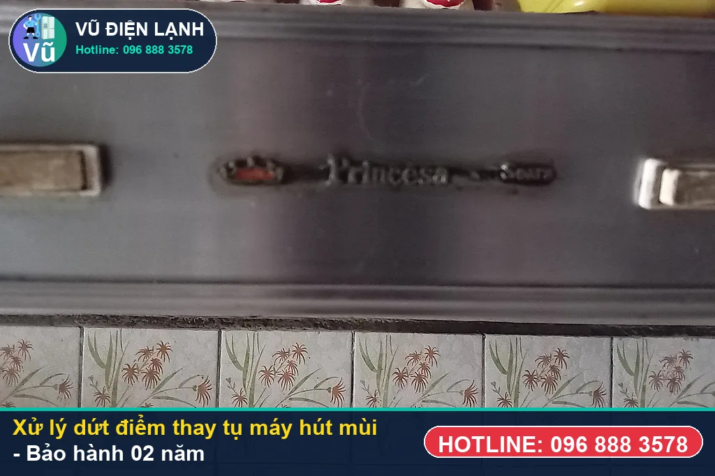 Hoàn tất xử lý thay tụ máy hút mùi, kiểm tra lưu lượng gió hút khỏe và bàn giao phiếu bảo hành 02 năm Vũ Điện Lạnh