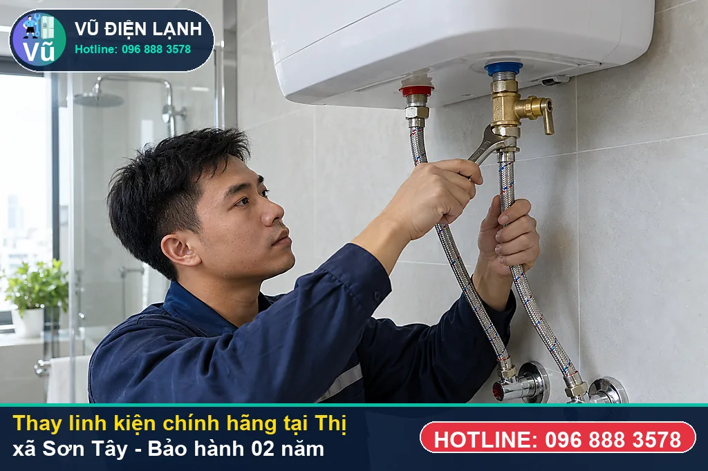 Khách hàng tại Thị xã Sơn Tây kiểm tra linh kiện bình nóng lạnh chính hãng và nhận phiếu bảo hành 02 năm của Vũ Điện Lạnh